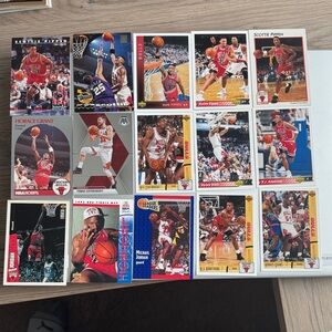 Lot of 30 Chicago Bulls Basketball Trading Card Collection